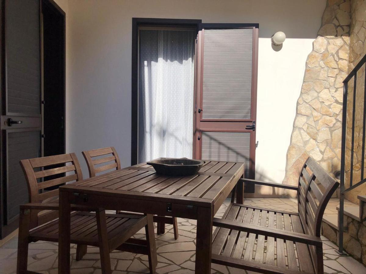 Odegos Mono & Trilo Bed & Breakfast Torre dell'Orso Dış mekan fotoğraf