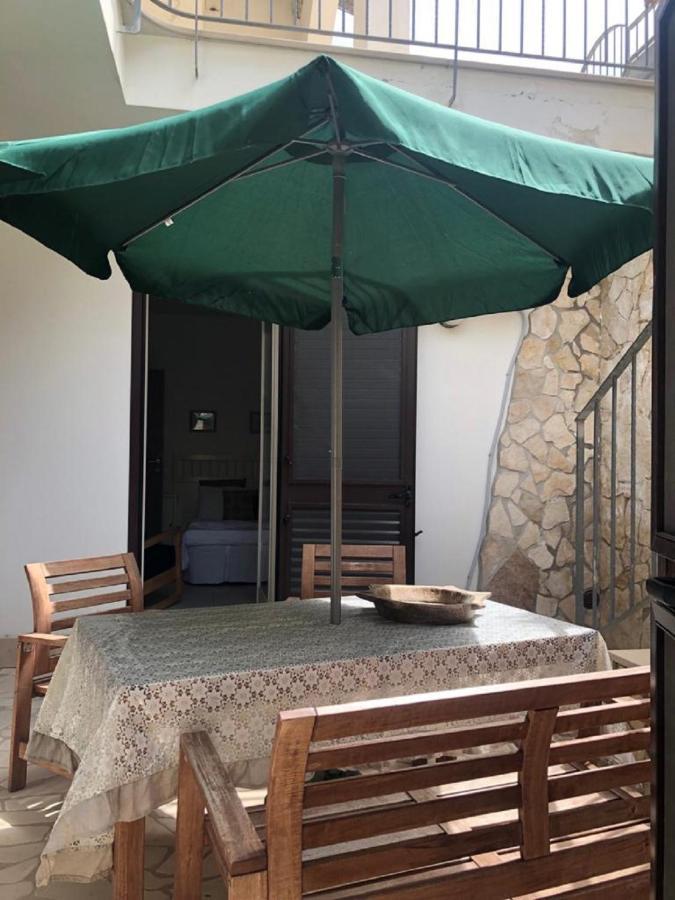 Odegos Mono & Trilo Bed & Breakfast Torre dell'Orso Dış mekan fotoğraf