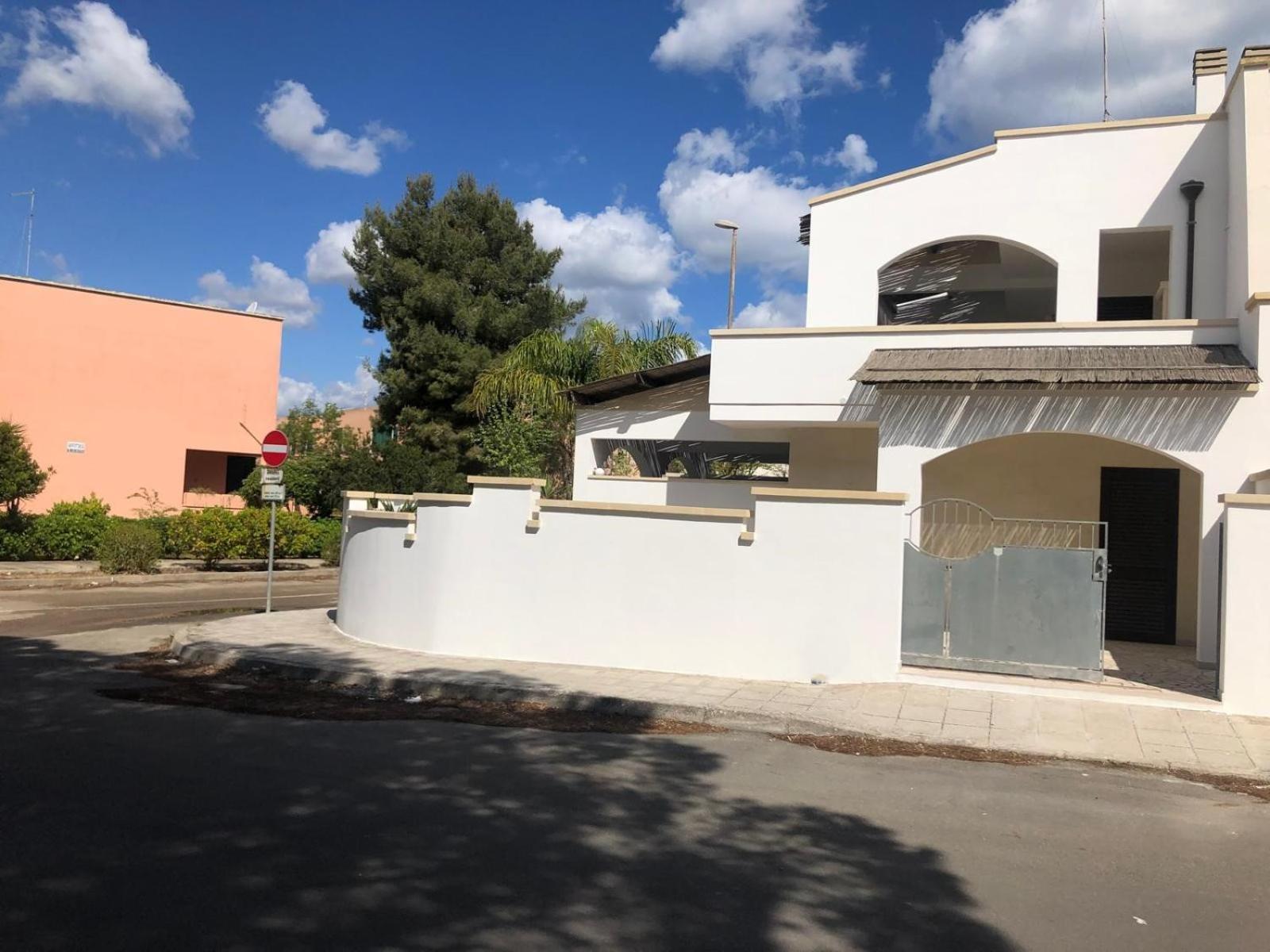 Odegos Mono & Trilo Bed & Breakfast Torre dell'Orso Dış mekan fotoğraf